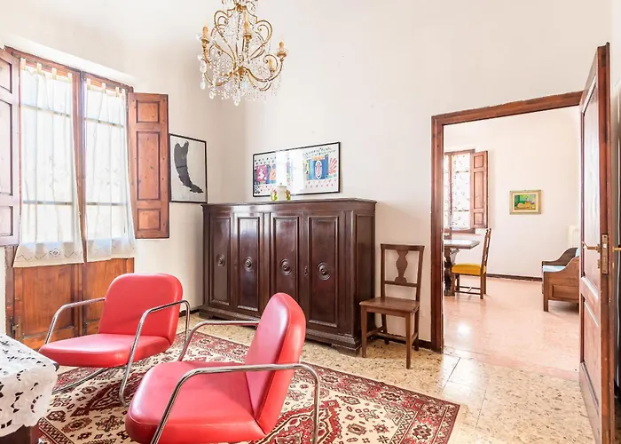 Letizia フォイアーノ・デッラ・キアーナ